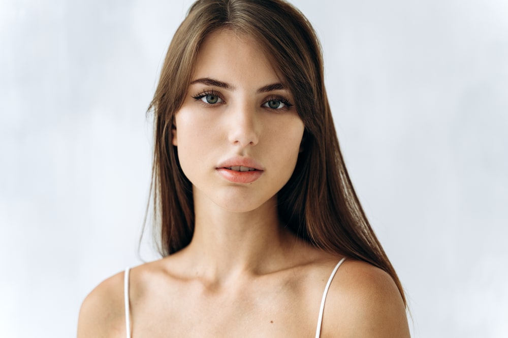 portret pięknej, młodej kobiety